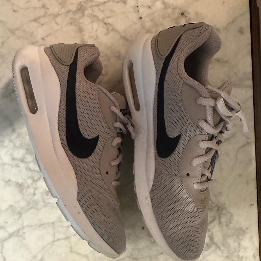 Nike Tan and Black Athletic Sneakers